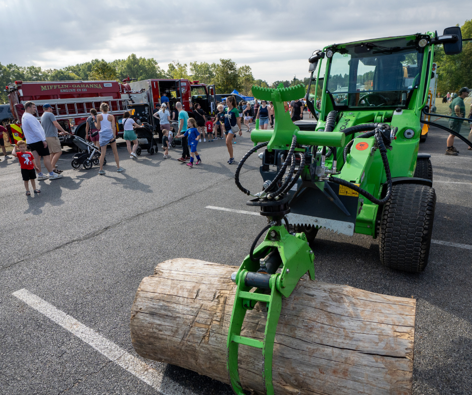 Photo of families at Gahanna's Touch a Truck event